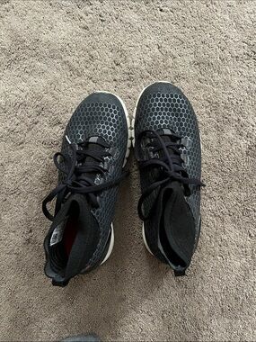 Boy’s Black Hex-Pattern Under armour Sneakers